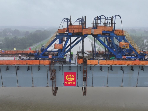 六合特大橋合龍現場.jpg
