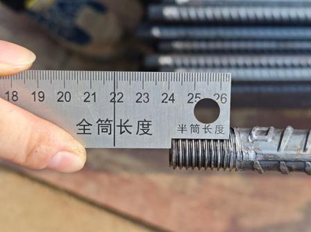 卡尺量鋼筋絲頭 .jpeg 卡尺量絲頭.jpeg